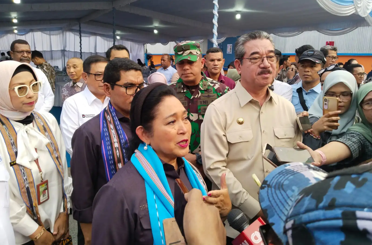 Ketua Komisi IV DPR Titiek Menangis Haru Saat Kunjungan ke Gudang Ambon Peninggalan Soeharto