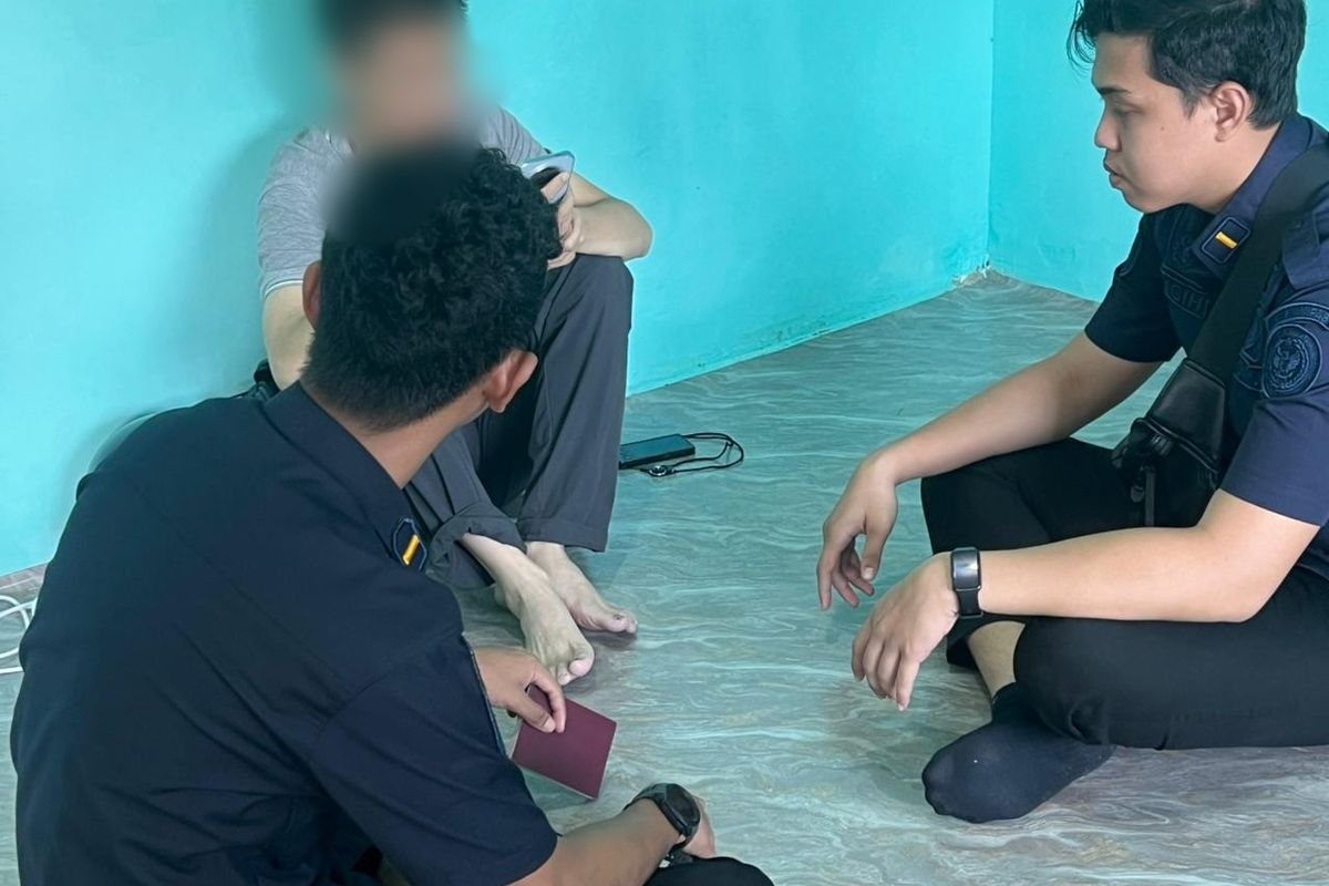 Penipuan Berkedok Cinta, Pria Bekewarganegaraan China Ini Dideportasi Oleh Petugas Imigrasi Indonesia