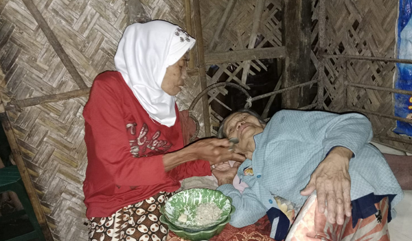 Sulit Cari Kerja di Usia Senja, Banyak Lansia Bergantung pada Makanan Gratis