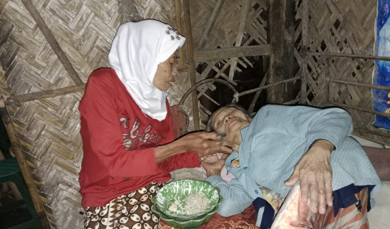 Sulit Cari Kerja di Usia Senja, Banyak Lansia Bergantung pada Makanan Gratis