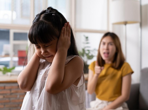 Tidak Nyaman Berada Dekat Orang Tua? Ini Tanda Kamu Kena Pola Asuh Toxic