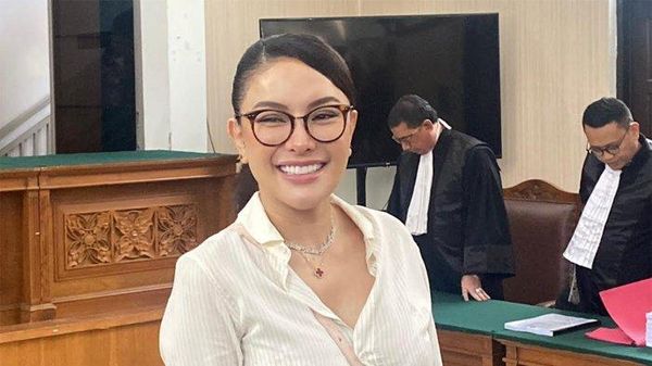 Nikita Mirzani Tampil Percaya Diri Hadapi Sidang Pemerasan Reza Gladys