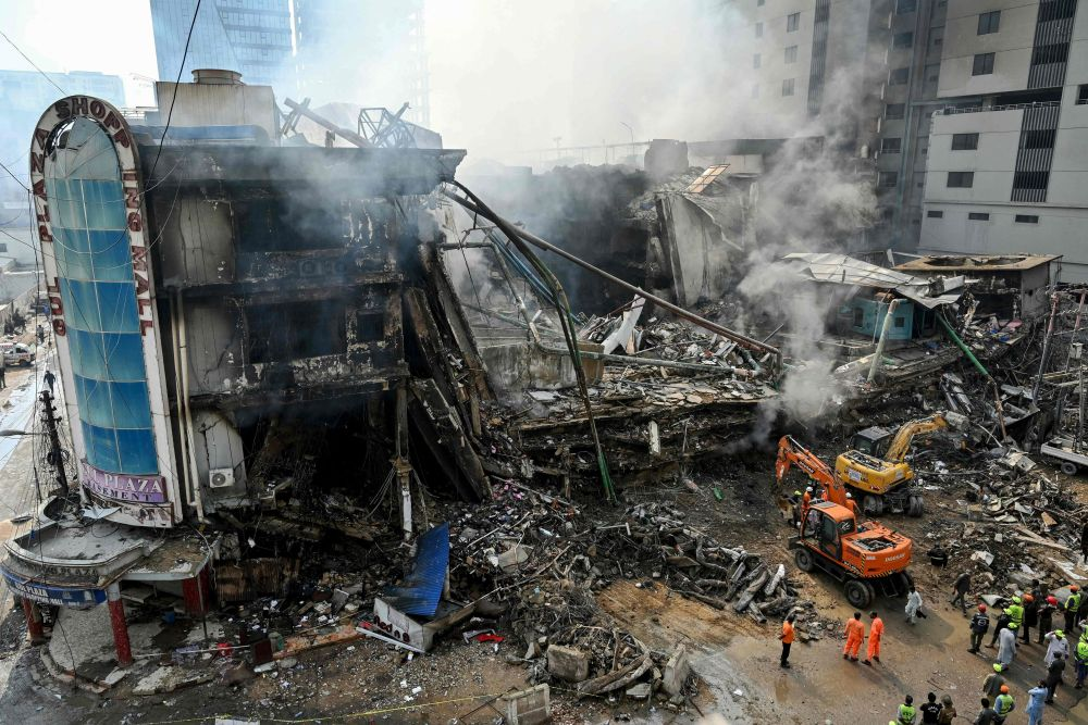 Kebakaran di Mall Pakistan Tewaskan 60 Lebih Orang, Evakuasi Masih Terus Berlanjut