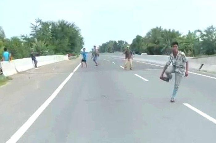 Viral Video Beredar Banyak Preman Pungli di Tol Balmera Bawa Sajam, Sudah Ditahan Polisi dan Terbukti Positif Obat Terlarang