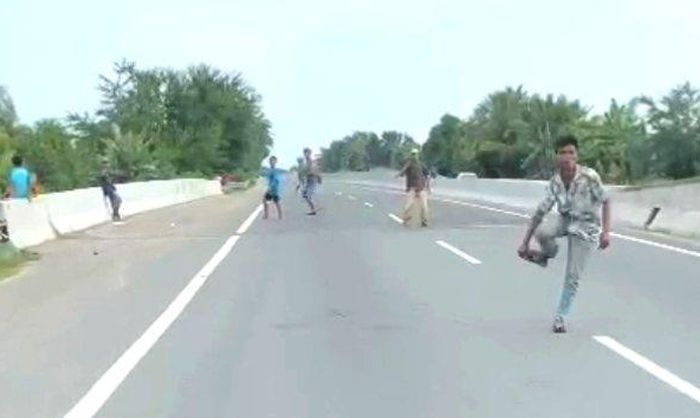 Viral Video Beredar Banyak Preman Pungli di Tol Balmera Bawa Sajam, Sudah Ditahan Polisi dan Terbukti Positif Obat Terlarang