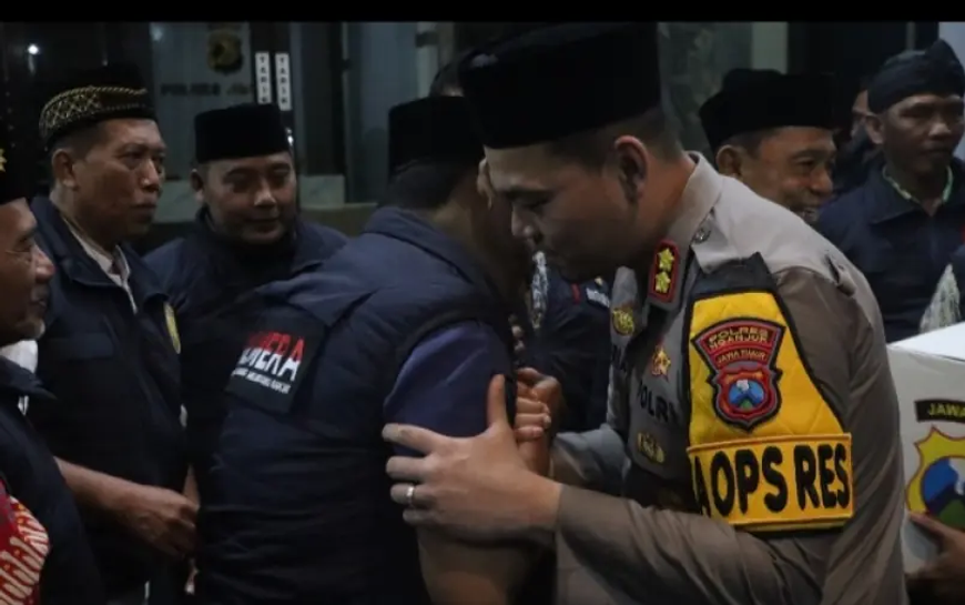 Banyak Kasus Kekerasan, Prabowo Minta Polisi Rangkul Rakyat