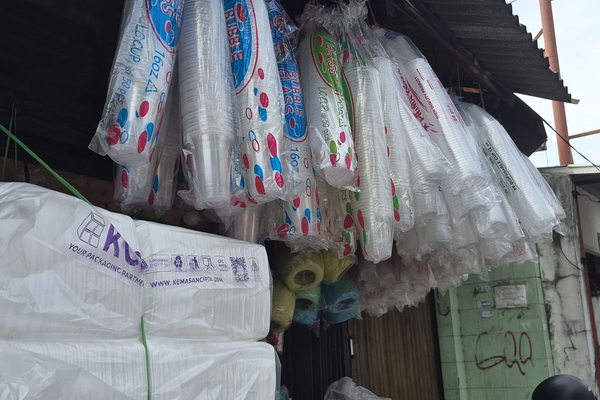 Harga Plastik Naik, Buat Resah Para Pedagang Hingga Bisnis Besar