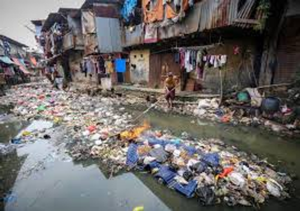 Kali Surabaya Dikuasai Sampah Plastik, Ancaman Serius bagi Lingkungan