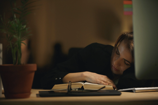 Sering Diremehkan! 'Power Nap' Ternyata Punya Banyak Manfaat Untuk Tubuh