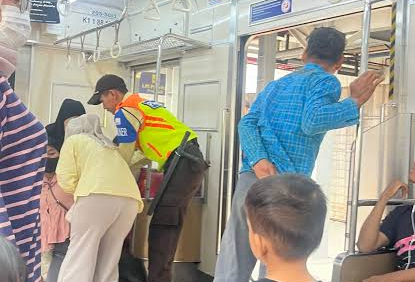 Seorang Ibu Alami Kontraksi Hingga Melahirkan di Dalam Gerbong KAI
