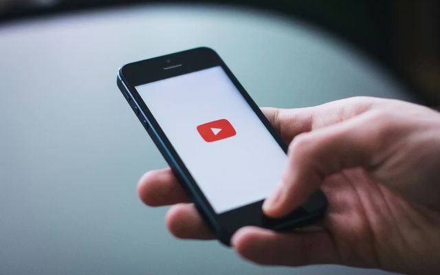 Votre expert-comptable en ligne Dougs lance sa chaîne YouTube !