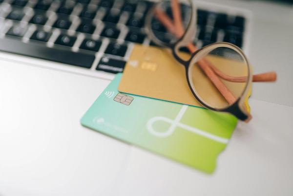 Intitulé de compte : définition, utilité et bonnes pratiques pour éviter les erreurs bancaires