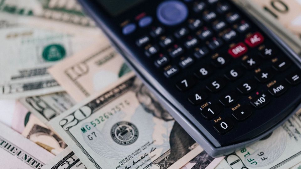 Charges variables : définition, exemples et calcul
