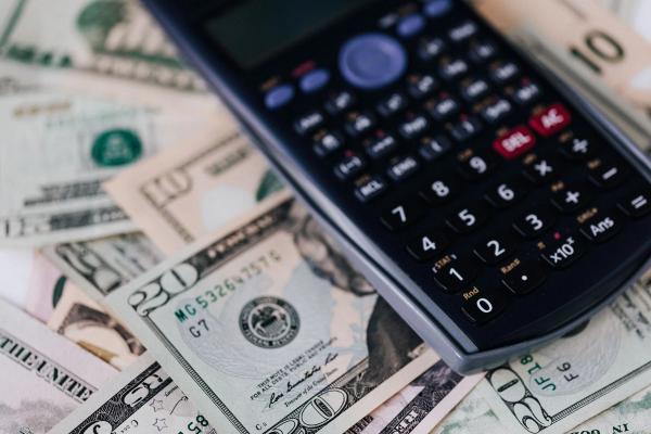 Charges variables : définition, exemples et calcul