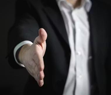 Devenir closer en 2026 : salaire et statut juridique à choisir