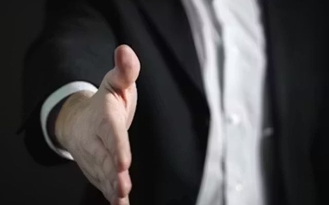 Devenir closer en 2026 : salaire et statut juridique à choisir