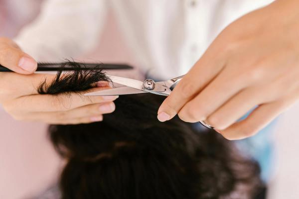 Ouvrir un salon de coiffure : guide complet et étapes clés