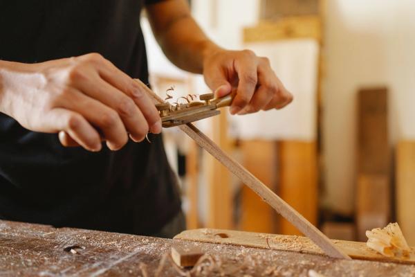 Devenir menuisier : guide complet pour créer votre entreprise