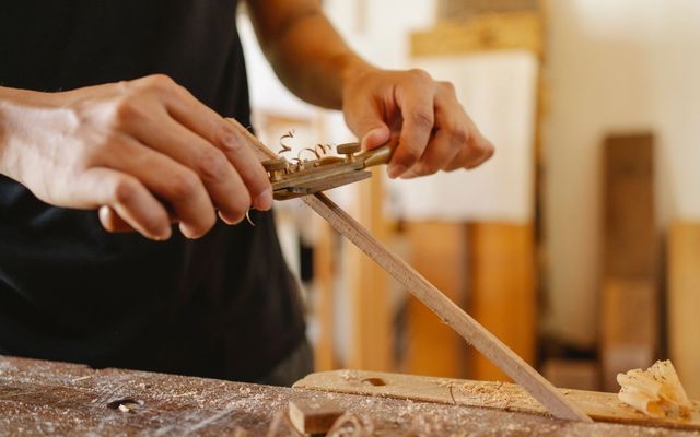 Devenir menuisier : guide complet pour créer votre entreprise