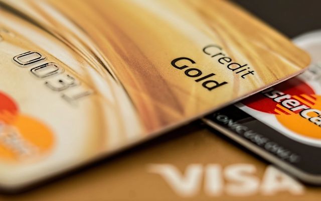 Carte de crédit ou débit : bien choisir pour son entreprise