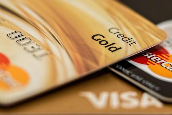 Carte de crédit ou débit : bien choisir pour son entreprise