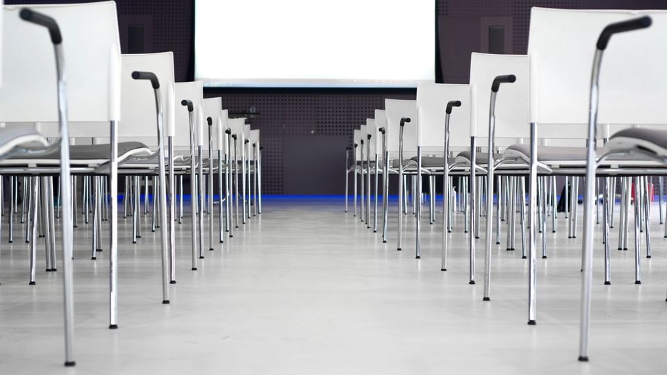 Assemblée générale extraordinaire (AGE) : définition, convocation et règles (2026)