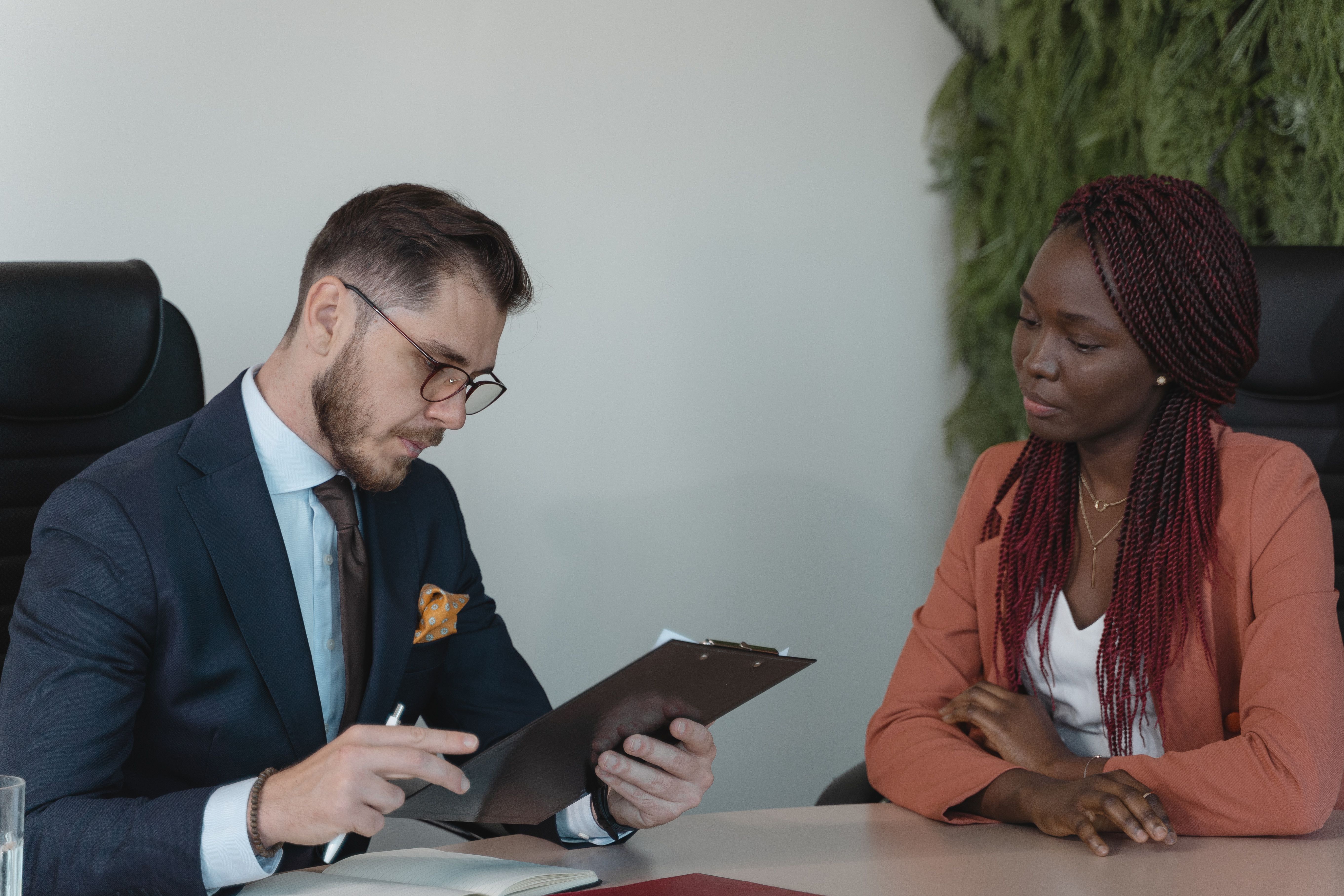 Devenir consultant RH indépendant : statut, TJM, formation et étapes