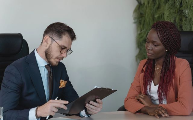 Devenir consultant RH indépendant : statut, TJM, formation et étapes