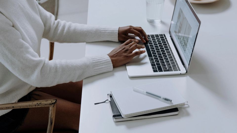 Facture en freelance : le guide simple pour facturer correctement en 2026