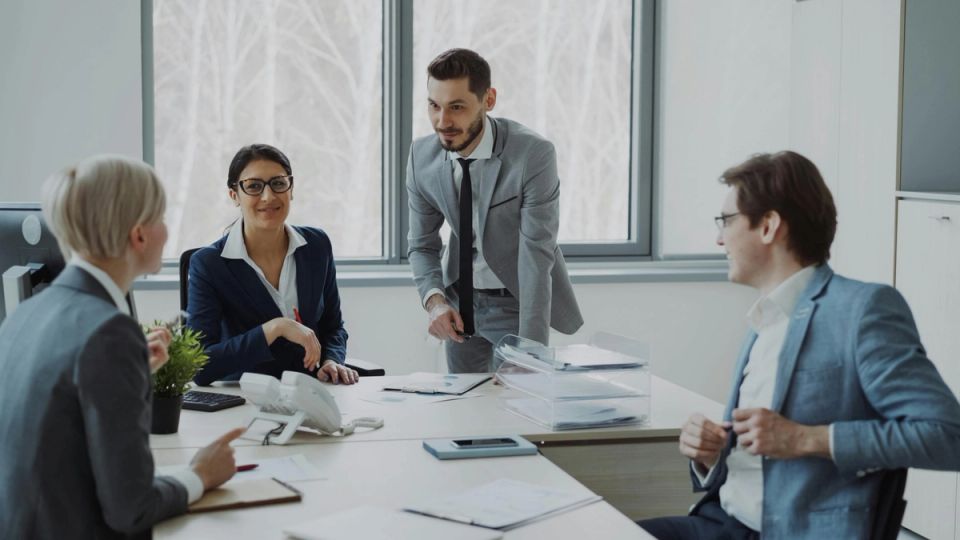 Guide complet sur le rôle et les obligations du mandataire social