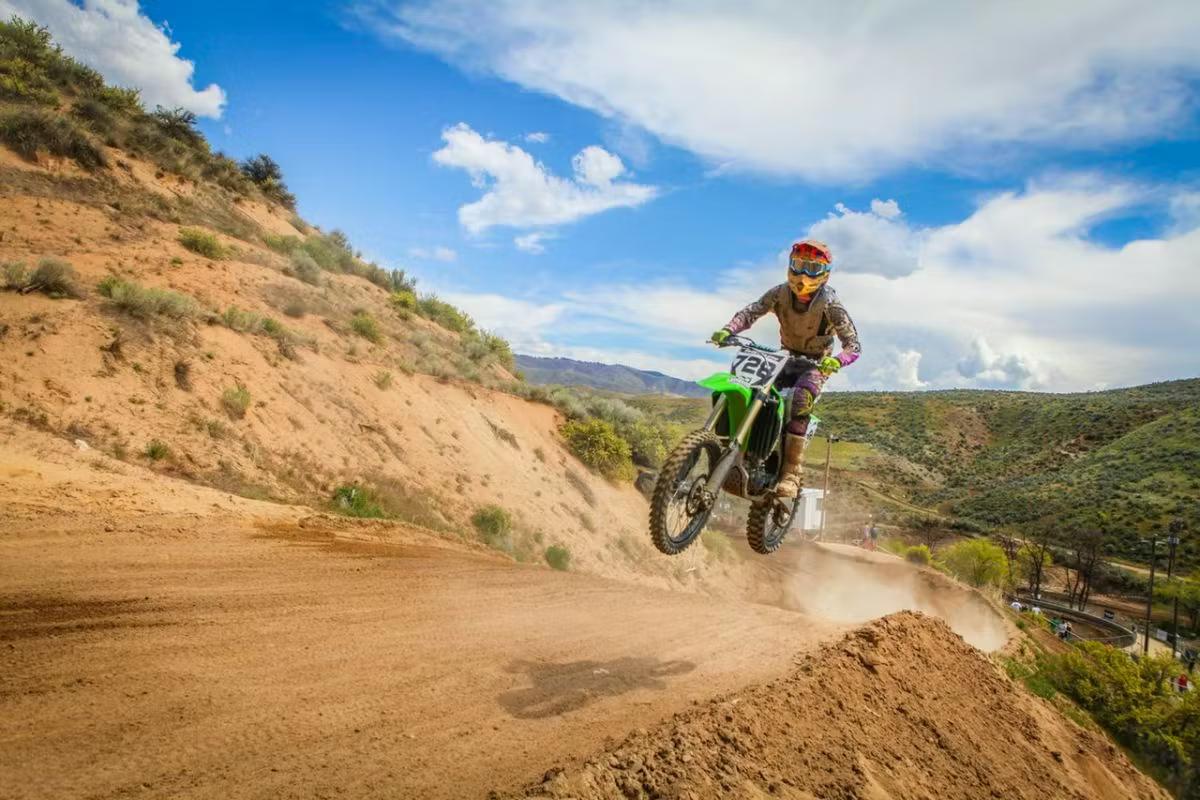 Moto de fonction : fiscalité, comptabilité et règles 2026