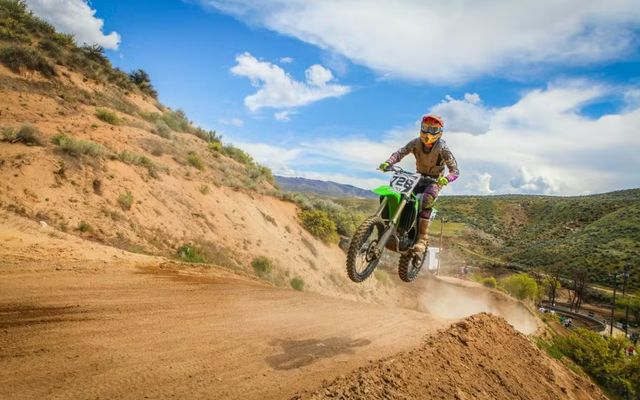 Moto de fonction : fiscalité, comptabilité et règles 2026