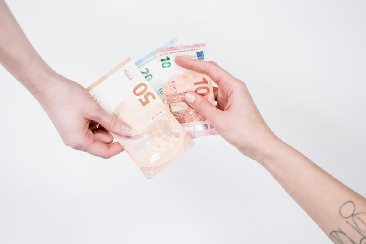 Débours : définition, fonctionnement, refacturation et TVA