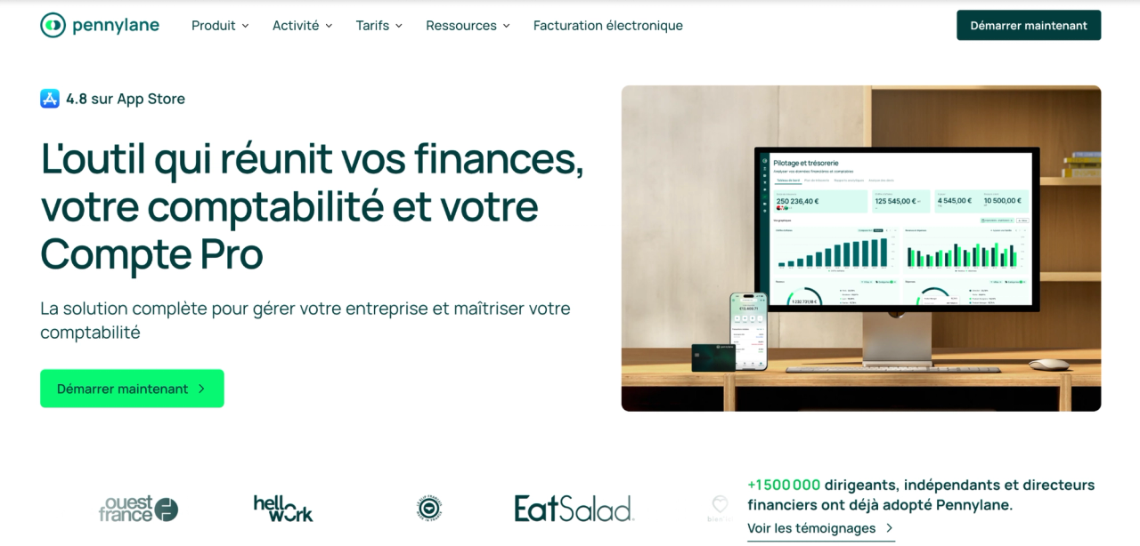 Écran d’ordinateur et smartphone affichant les tableaux de bord comptables et financiers du logiciel de comptabilité freelance Pennylane