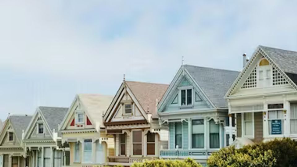 SCI ou indivision : quelle structure choisir pour acheter un bien immobilier à plusieurs ?