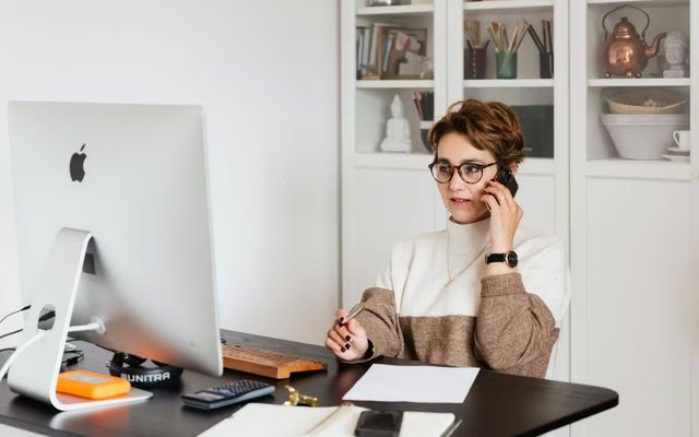 Peut-on être salarié et travailleur indépendant en même temps ?