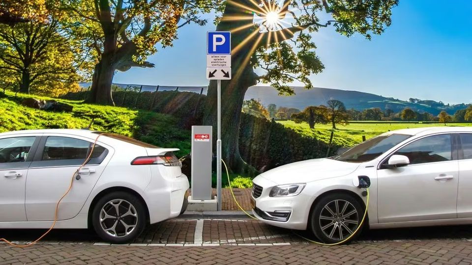 Voiture électrique en entreprise vs diesel et essence