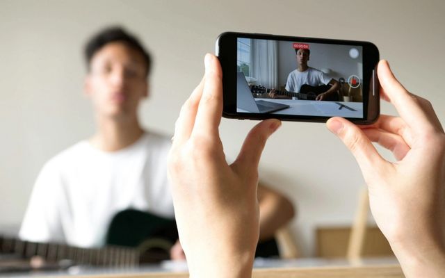 Comment devenir youtubeur : guide complet 2026