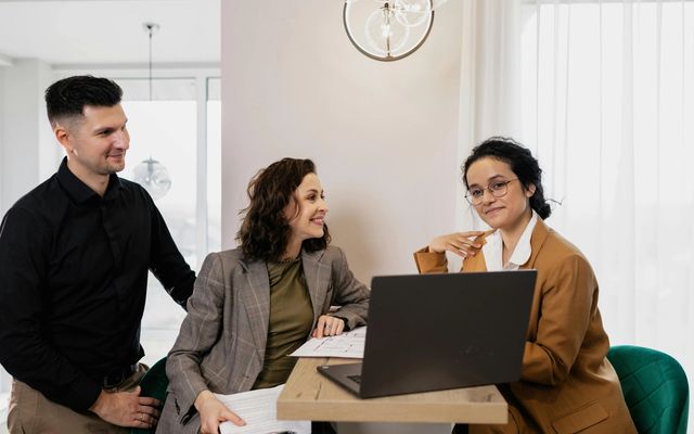 Prestation de services : contrat, obligations et statuts juridiques
