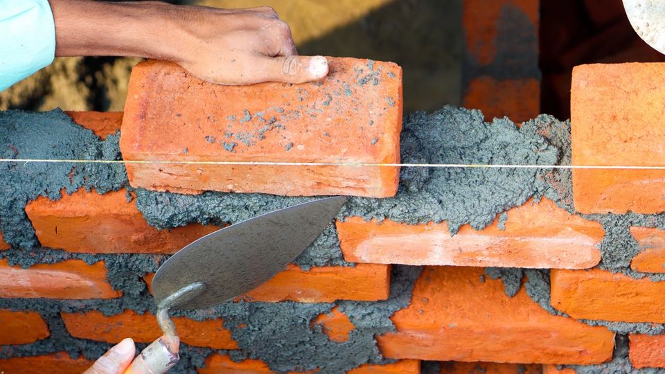 Devenir maçon : guide complet pour s’installer à son compte