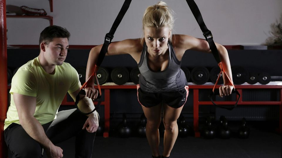 Devenir coach sportif : diplômes, statut et étapes pour lancer son activité