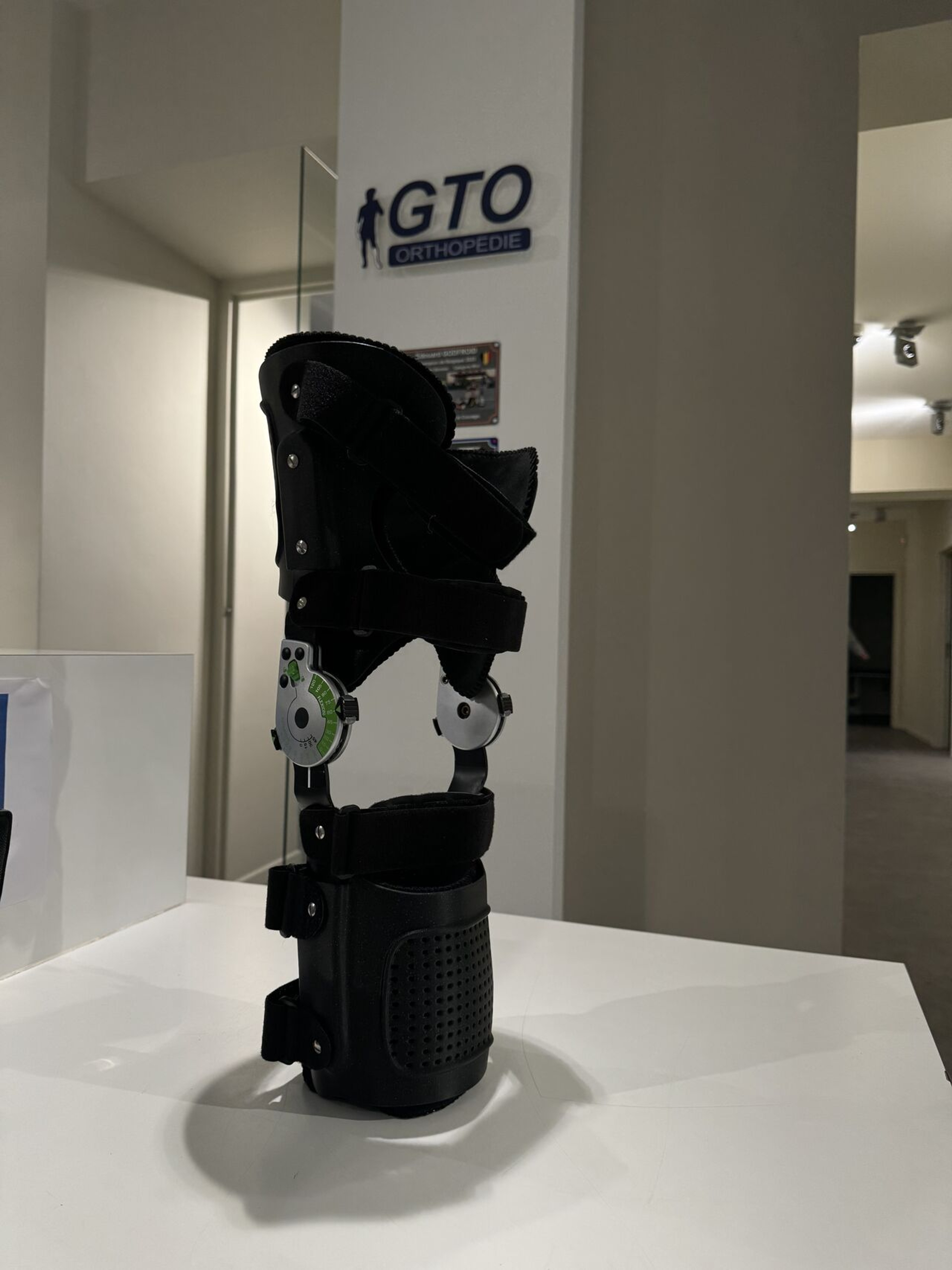 Custom-made knee orthoses