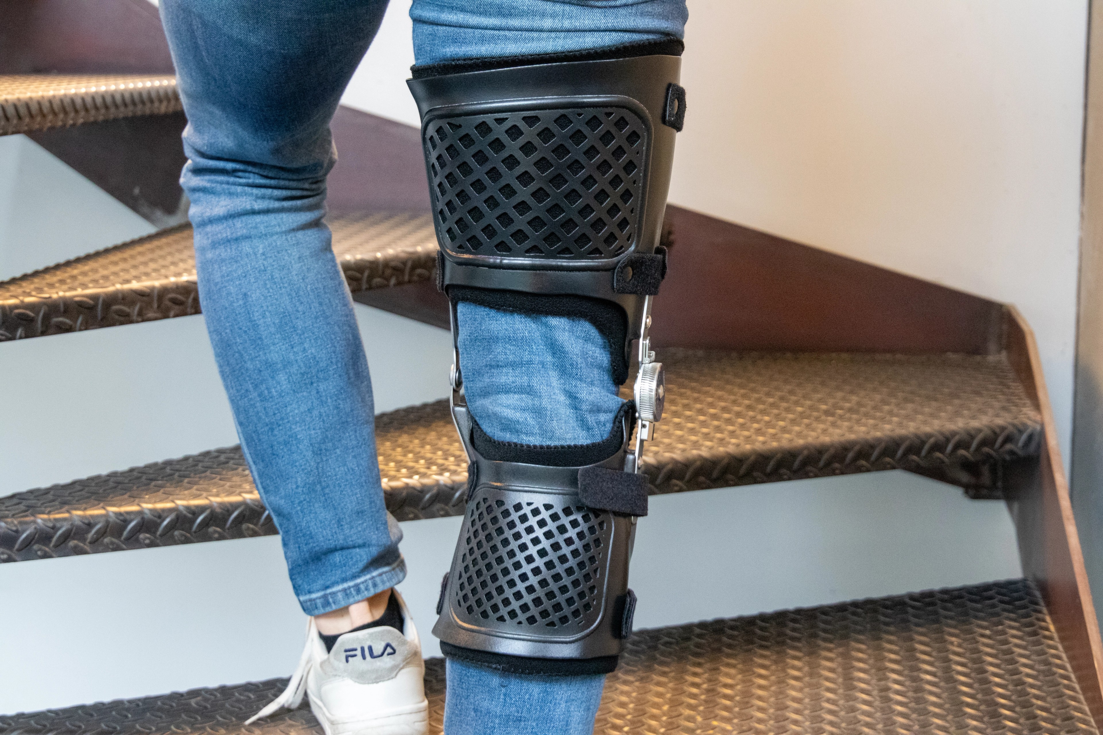 Custom-made knee orthoses