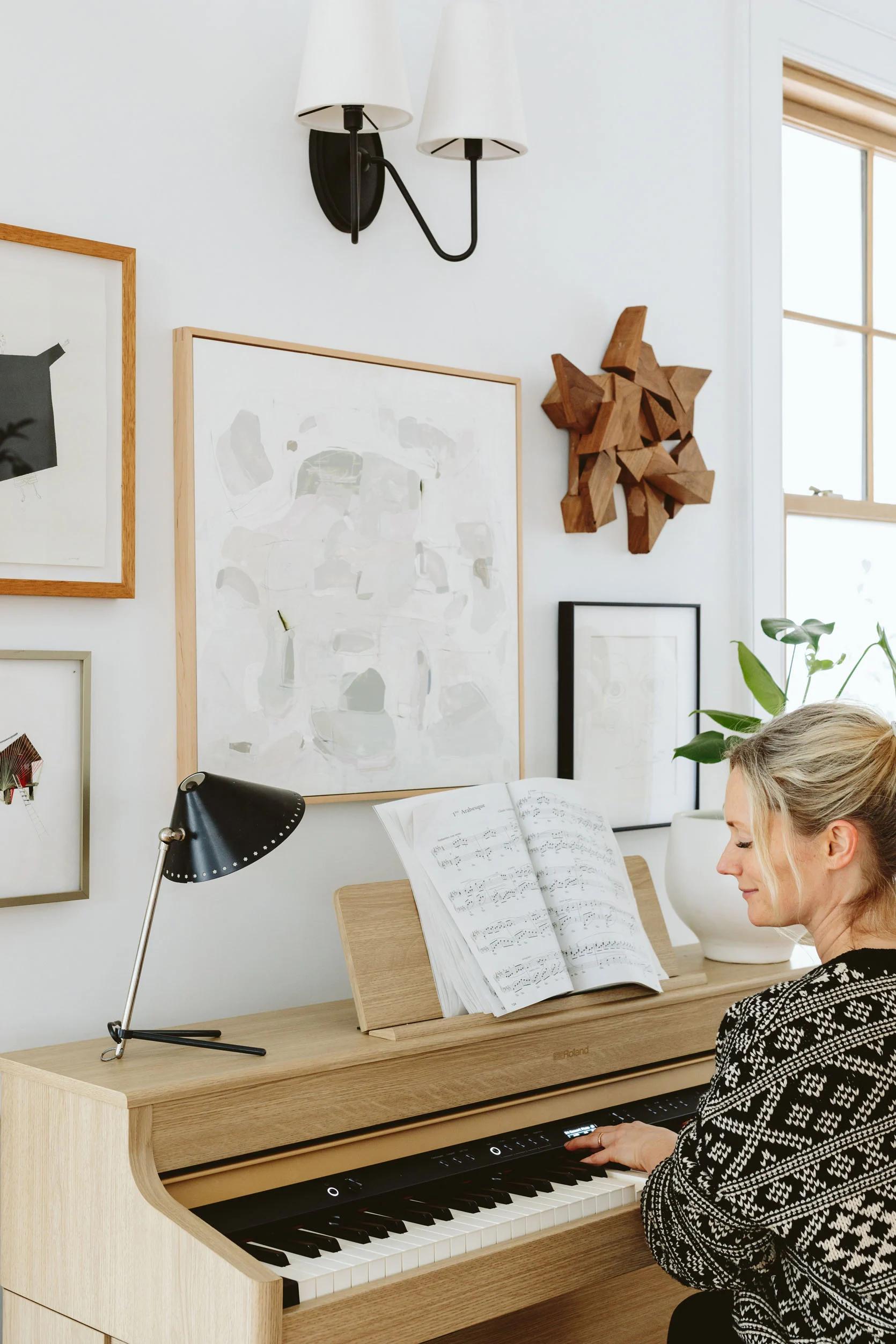 How Piano Learning Slows the Internal Pace