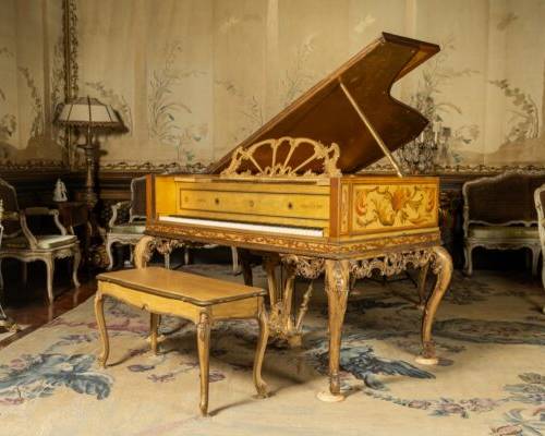 The Piano: A History of Its Evolution since the time it was invented until the digital era.