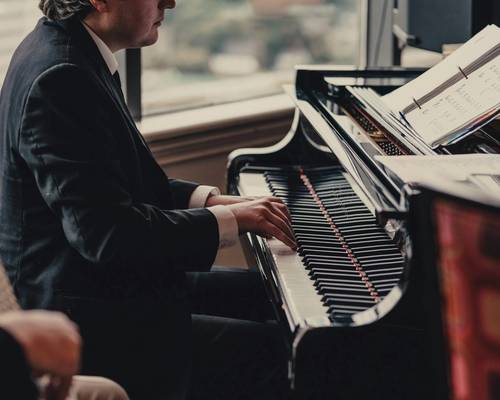 The article explains how Learning Piano Reshapes the Human Brain Growth and Aging.