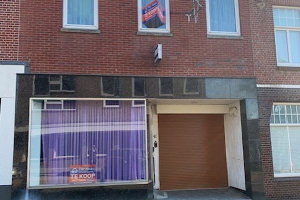 De antiekwinkel met bovenwoning