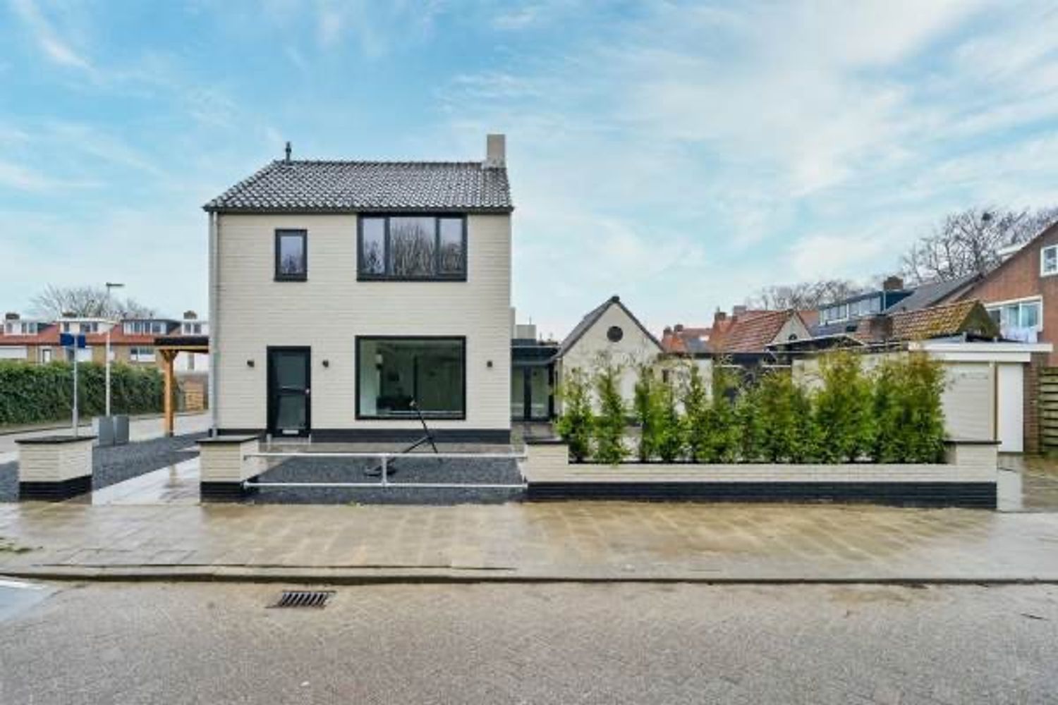 Ook de voortuin mocht niet achterblijven.