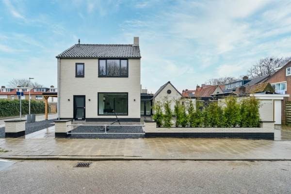 Ook de voortuin mocht niet achterblijven.