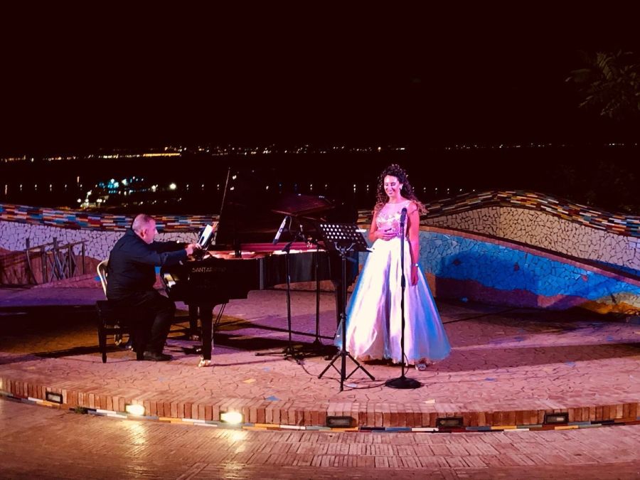 Sul palco, luci blu